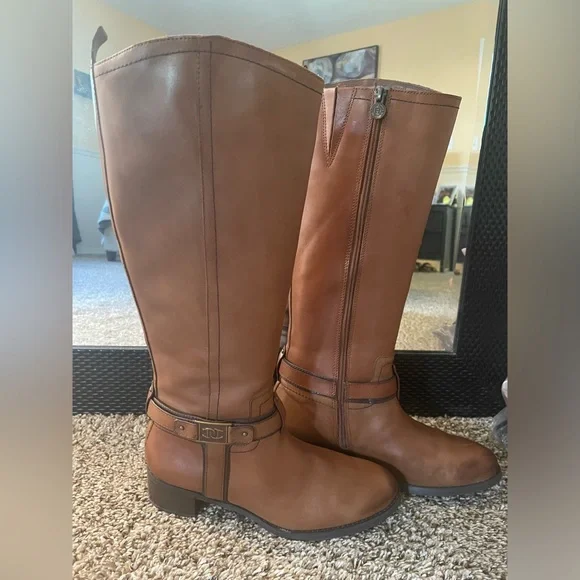 Etienne Aigner brown boots. Great condition. Size 9.5 - Picture 2 of 9